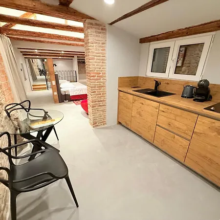 Piazza Dei Signori 아파트